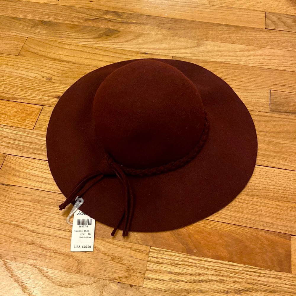 Maroon hat